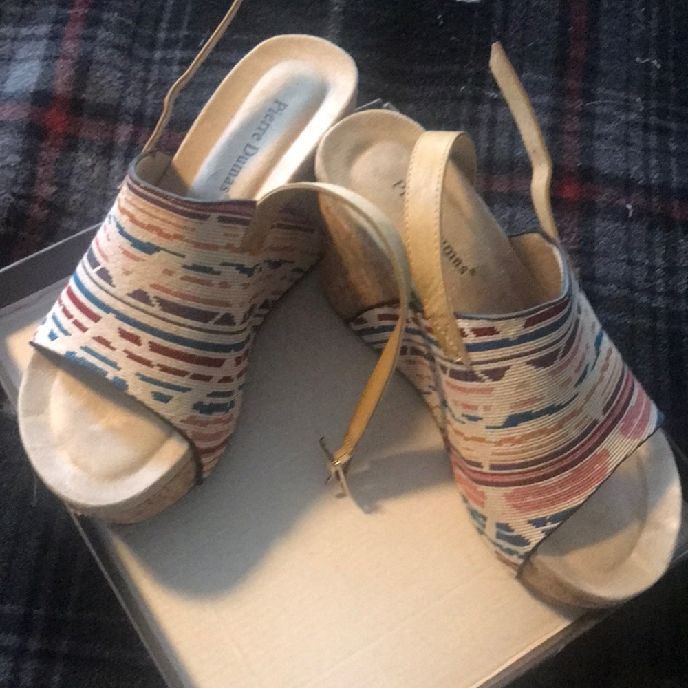 Wander west Aztec wedges